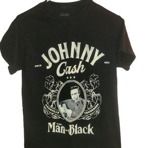 JOHNNY Cash the Man in Black  T-shirt